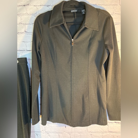 New York & Company. Ladies 2 piece pant set. Size Medium - Picture 2 of 8